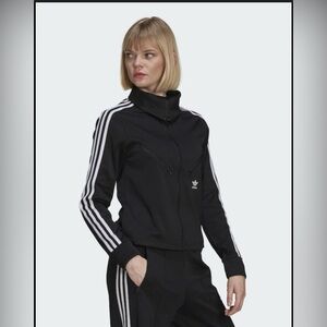 Adidas - Adicolor Classics
Black Zip Front Track Jacket - M